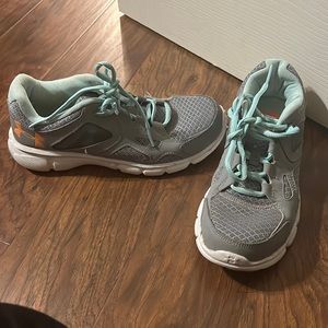 Under Armor tennis shoes. 7.5 great condition.